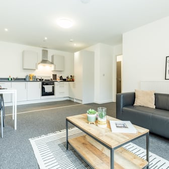 2 Bed Apartment En Suite - Image 3